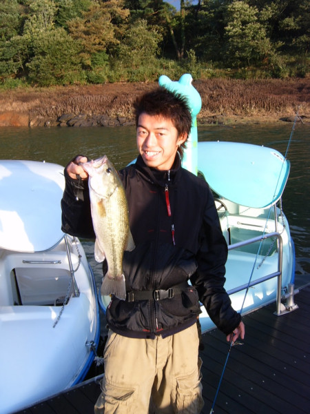 ...and Kazu's poodle paws make his look bigger!