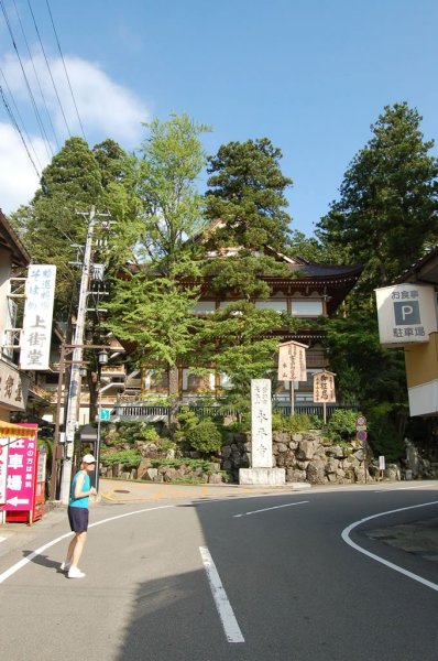 eiheiji_temple_entrance