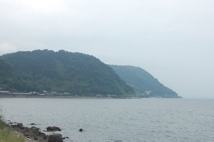 houses_perched_on_the_mountains_edge