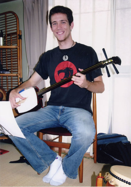 I received a free color copy of one of the photographs they took, Ishikawa-sensei has the actual image that ran with the article